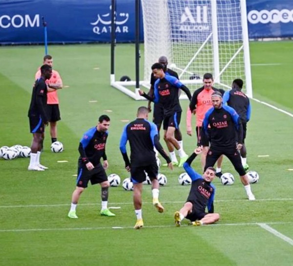 يعلن باريس سان جيرمان عن إصابة لاعبه وغيابه 10 أيام من النادي