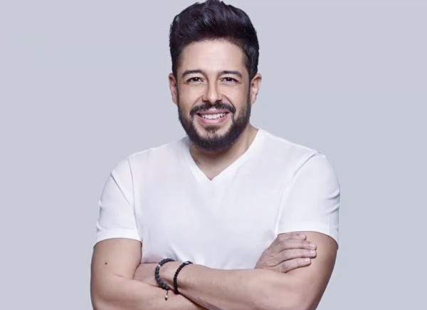 لفنان الجميل محمد حماقي يعلن موعد حفله على البحر في جدة.