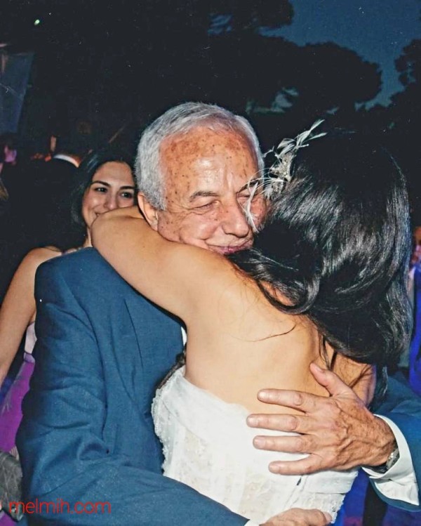 ريا أبي راشد تعلن وفاة والدها بصورة مفاجئة